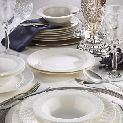 24-teiliges Geschirrset aus Porzellan, weiß