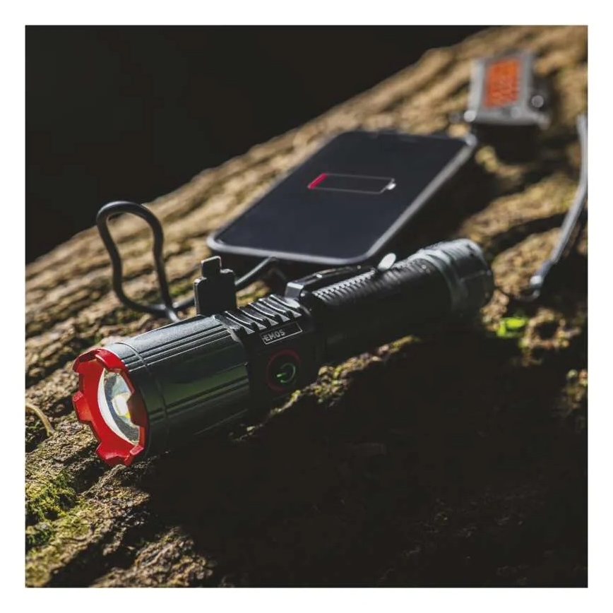 Aufladbare LED-Metall-Taschenlampe LED/5V 3000 glänzend 5000 mAh IP43
