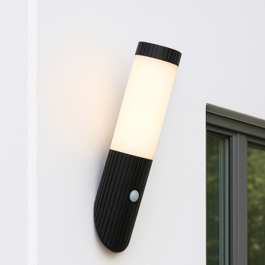 Brilliant - Outdoor-Wandleuchte mit Sensor KALEO 1xE27/10W/230V IP44 schwarz