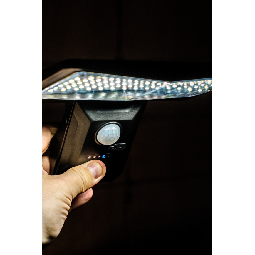 LED-Solarwandleuchte mit Sensor LED/2,6W/5,5V IP65 1800 mAh schwarz
