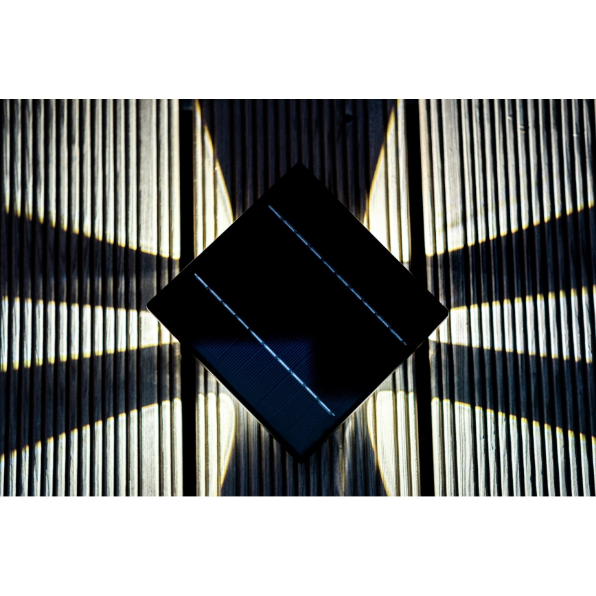LED-Solarwandleuchte mit Sensor LED/2W/5V IP54 1300 mAh