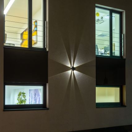 LED-Solarwandleuchte mit Sensor LED/2W/5V IP54 1300 mAh