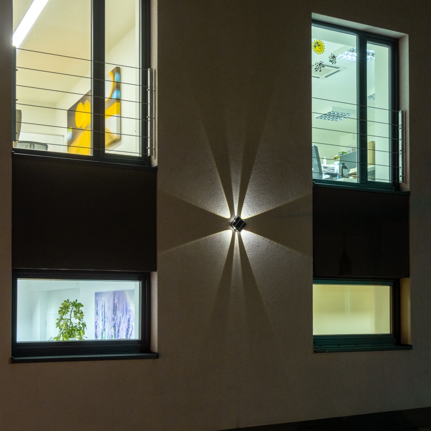 LED-Solarwandleuchte mit Sensor LED/2W/5V IP54 1300 mAh
