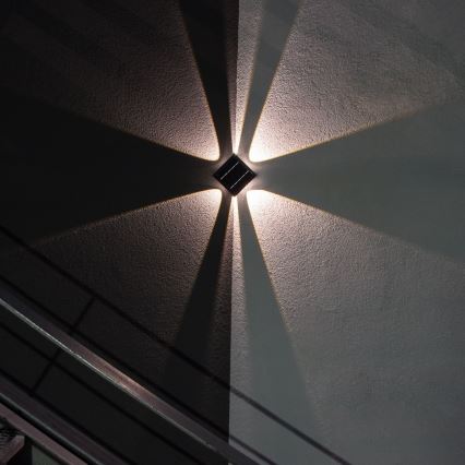 LED-Solarwandleuchte mit Sensor LED/2W/5V IP54 1300 mAh