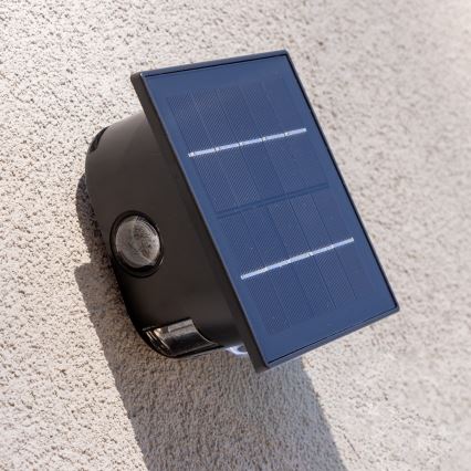 LED-Solarwandleuchte mit Sensor LED/2W/5V IP54 1300 mAh