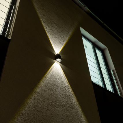 LED Solar-Wandleuchte mit Sensor LED/2W/5V IP54 1300 mAh