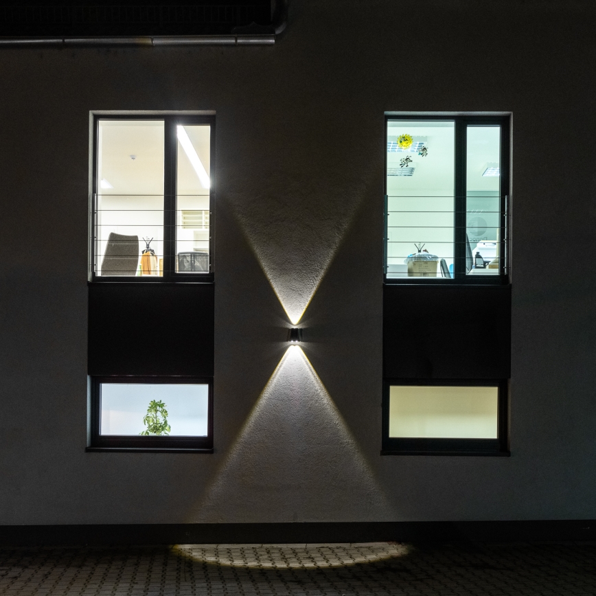 LED Solar-Wandleuchte mit Sensor LED/2W/5V IP54 1300 mAh