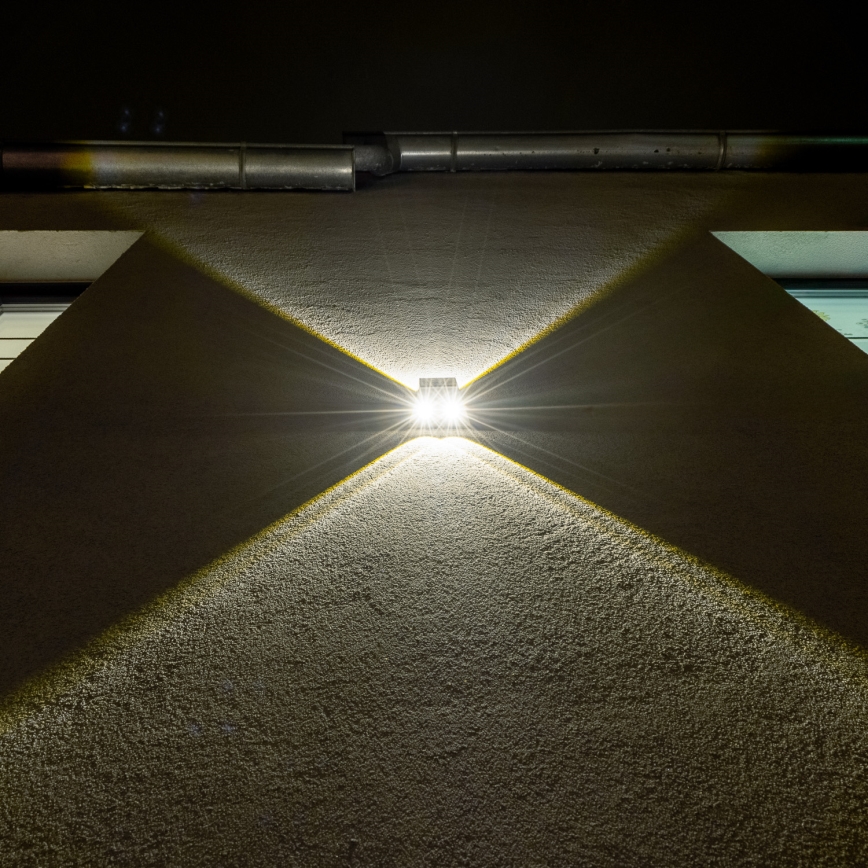 LED Solar-Wandleuchte mit Sensor LED/2W/5V IP54 1300 mAh