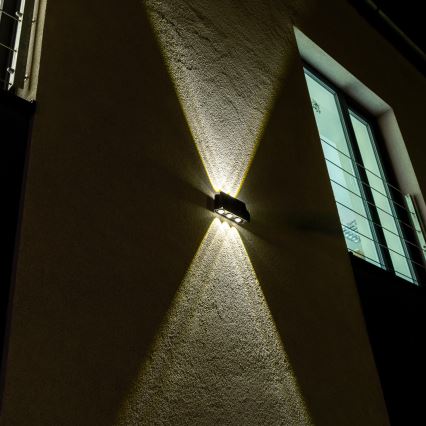 LED-Solarwandleuchte mit Sensor LED/2W/5V IP54 1300 mAh