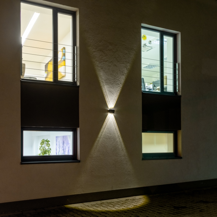 LED-Solarwandleuchte mit Sensor LED/2W/5V IP54 1300 mAh