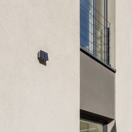 LED-Solarwandleuchte mit Sensor LED/2W/5V IP54 1300 mAh