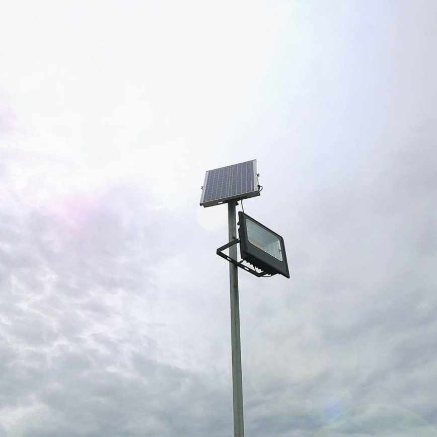 LED Außen-Solarstrahler LED/40W/10V IP65 6000K 20000 mAh + Fernbedienung