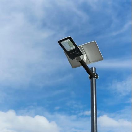 LED dimmbare Solar-Straßenleuchte LED/50W/6,4V 4000K IP65 50000 mAh + Fernbedienung