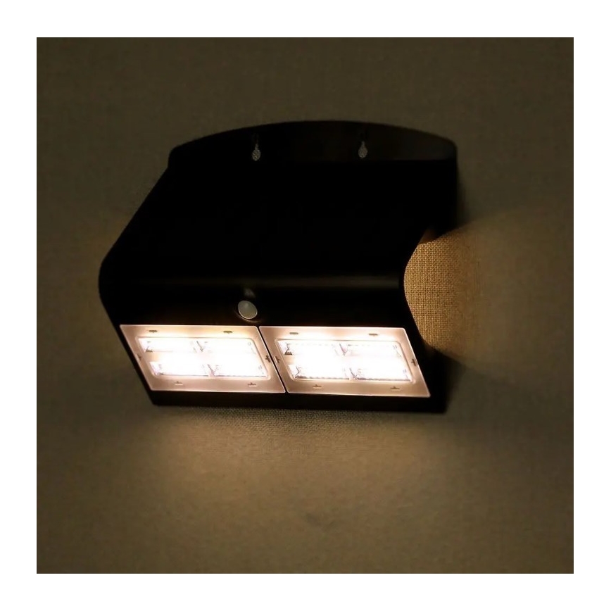 LED-Solar-Wandleuchte mit Sensor LED/7W/3,7V 4000K IP65 schwarz