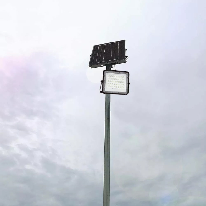 Dimmbarer LED-Outdoor-Solarstrahler LED/6W/3,2V IP65 6400K 5000 mAh schwarz + Fernbedienung