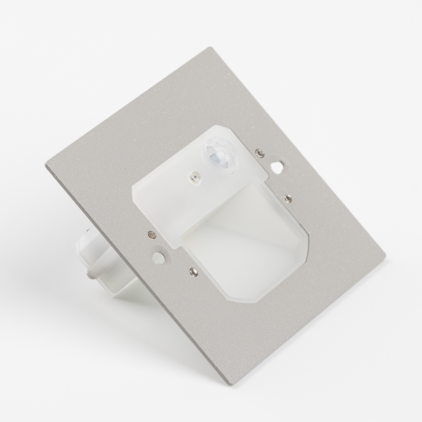 LED-Treppenleuchte mit Bewegungs- und Dämmerungssensor LED/1,5W/230V 3000/4000/6500K silber