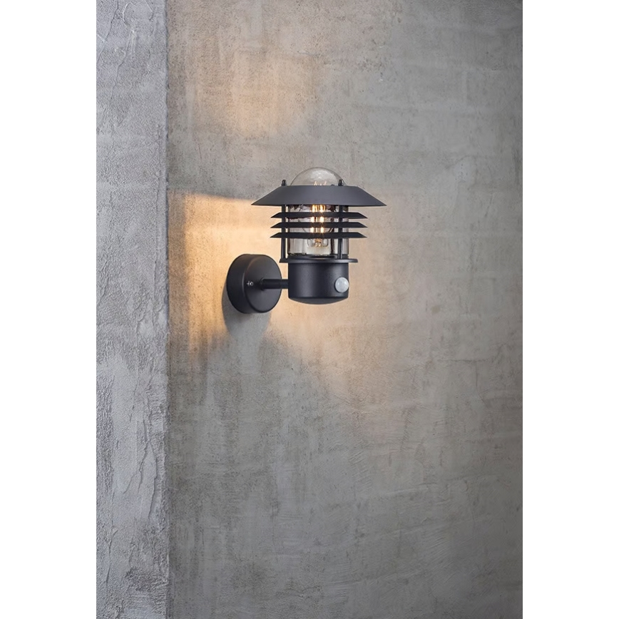Nordlux - Außenwandleuchte mit Sensor VEJERS 1xE27/60W/230V IP54 silber