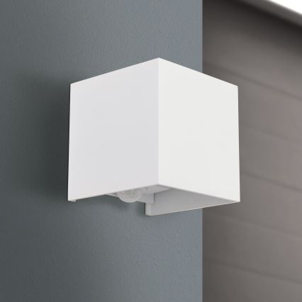 LED-Outdoor-Wandleuchte mit Bewegungs- und Dämmerungssensor CUBE-S LED/13W/230V IP54 weiß