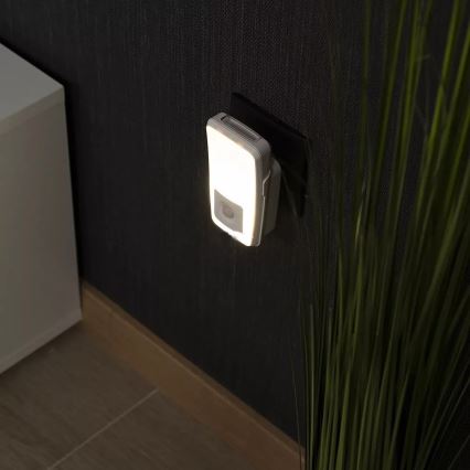 Osram - LED-Orientierungsleuchte für Steckdose mit Sensor LUNETTA LED/2W/230V