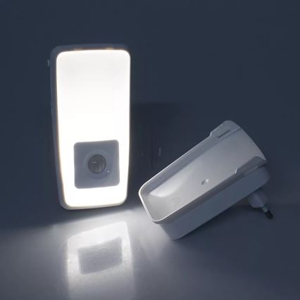 Osram - LED-Orientierungsleuchte für Steckdose mit Sensor LUNETTA LED/2W/230V