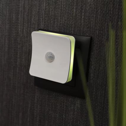 Osram - LED RGB Orientierungsleuchte für die Steckdose mit Sensor LUNETTA LED/0,3W/230V