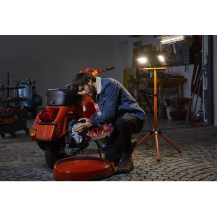 Osram - LED-Strahler mit TRIPOD-Halterung 2xLED/30W/230V IP65