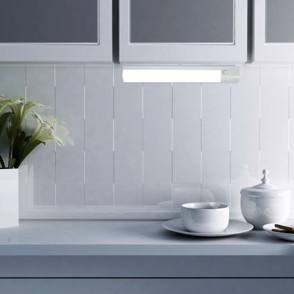 Rabalux - LED Unterbauleuchte mit Steckdose LED/17W/230V 4000K IP44 Weiß 57 cm